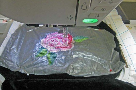 Мастер-класс «Косметичка», выполненный на швейно-вышивальной машине Elna 860