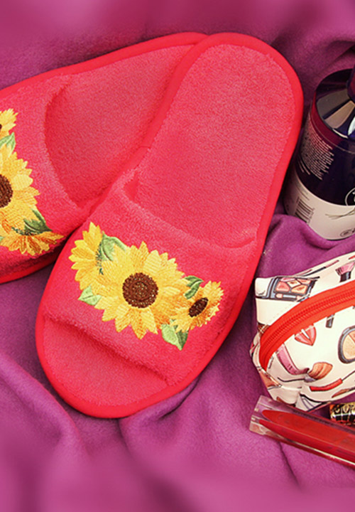 Мастер-класс «Любимые тапочки», выполненный на Elna eXperience 540S и Elna eXpressive 830