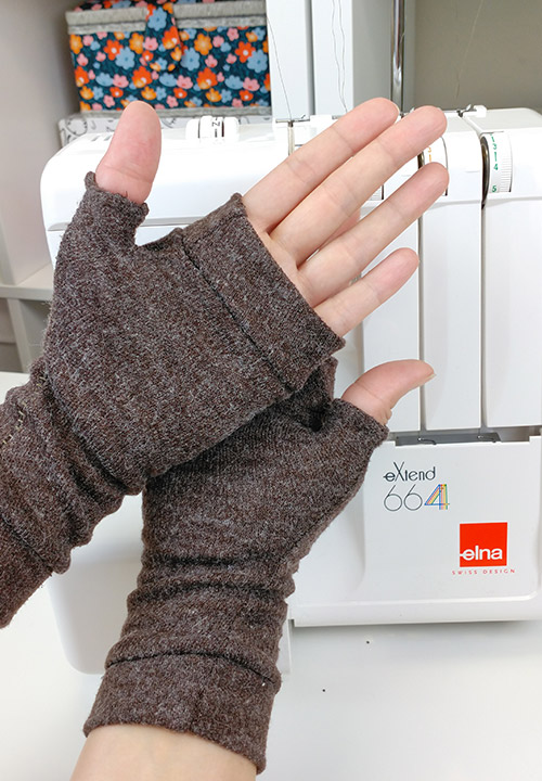 Мастер-класс «Митенки» на оверлоке Elna Extend 664