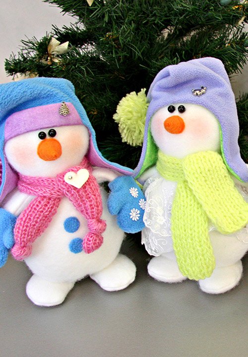 Мастер-класс «Снеговик», выполненный на оверлоке Elna 664