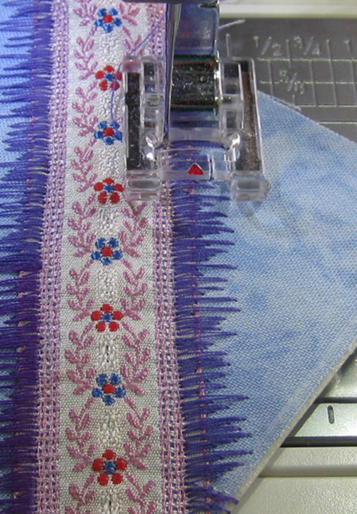 Швейные операции и возможности лапок швейно-вышивальной машины Elna eXpressive 860. Часть 1