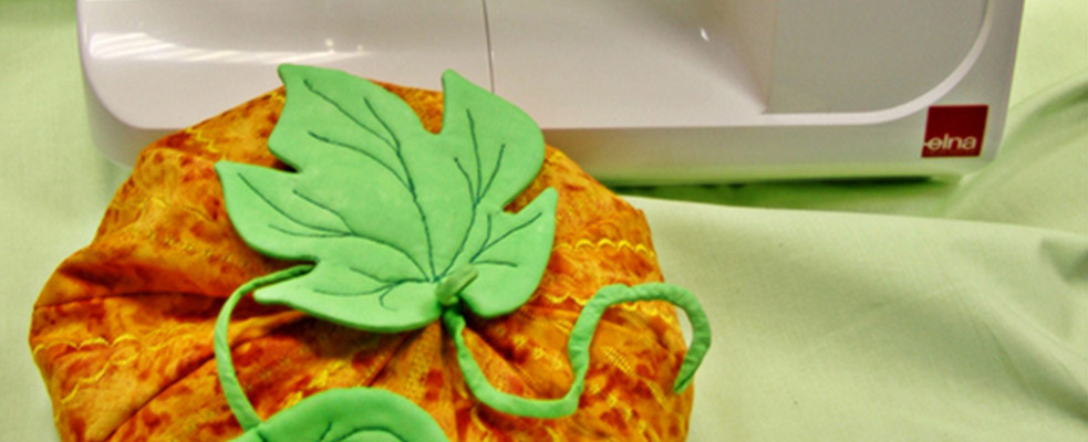 Мастер-класс «Подушечка «Тыква», выполненный на швейной машине Elna eXperience 540S