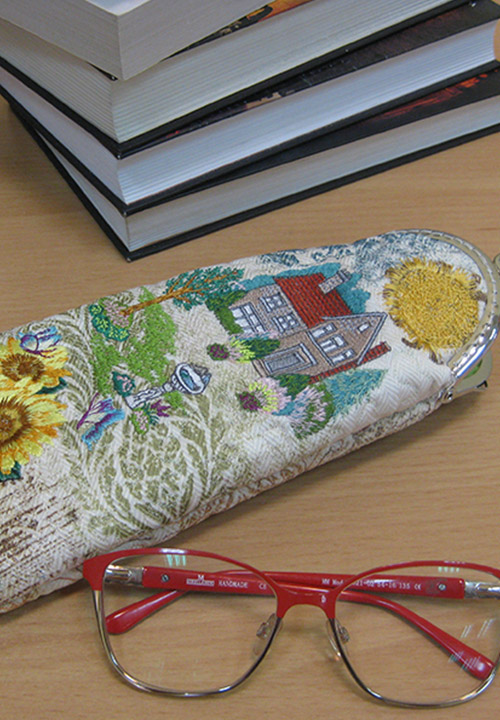 Мастер-класс «Очечник», выполненный на Elna eXcellence 760 и Elna eXpressive 830