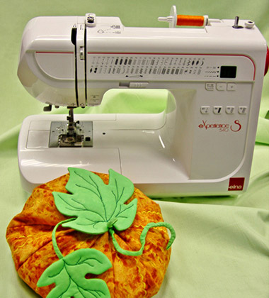 Мастер-класс «Подушечка «Тыква», выполненный на швейной машине Elna eXperience 540S 