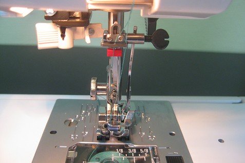 Мастер-класс по использованию лапки для тонких и трикотажных тканей арт. 941-500-000