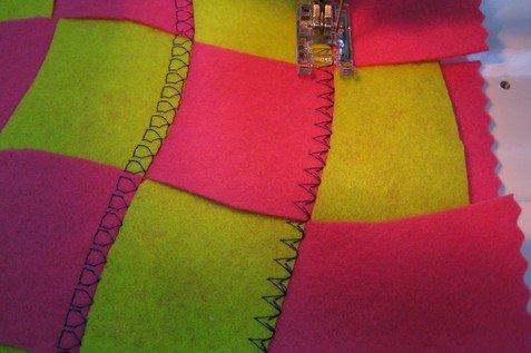 Мастер-класс «Декоративный коврик», выполненный на электромеханической швейной машине Elna 3007