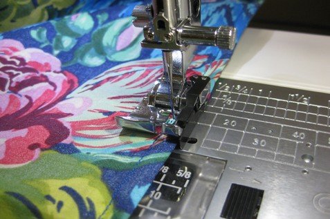 Шьем шарфик на компьютерной швейной машине Elna eXcellence 680